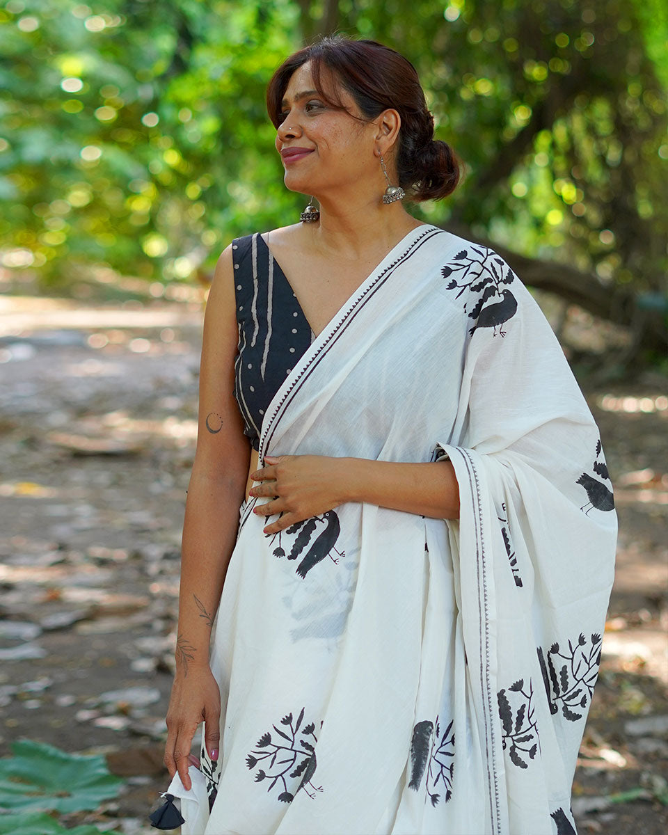 Raat ki chaadar White Hand Block Printed Cotton Saree - UMT