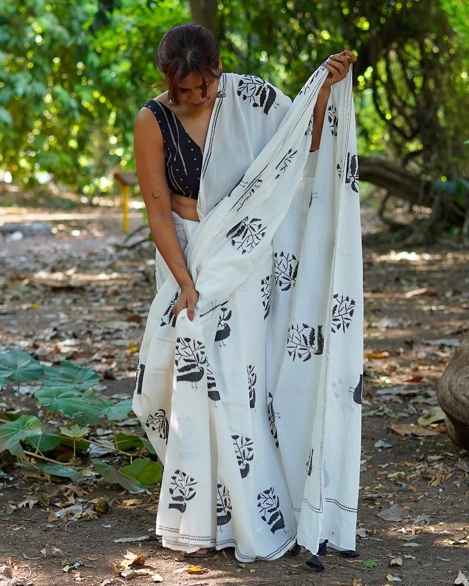 Raat ki chaadar White Hand Block Printed Cotton Saree - UMT
