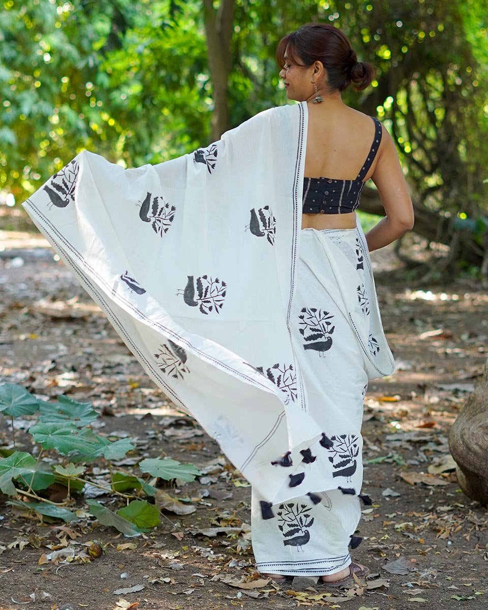 Raat ki chaadar White Hand Block Printed Cotton Saree - UMT