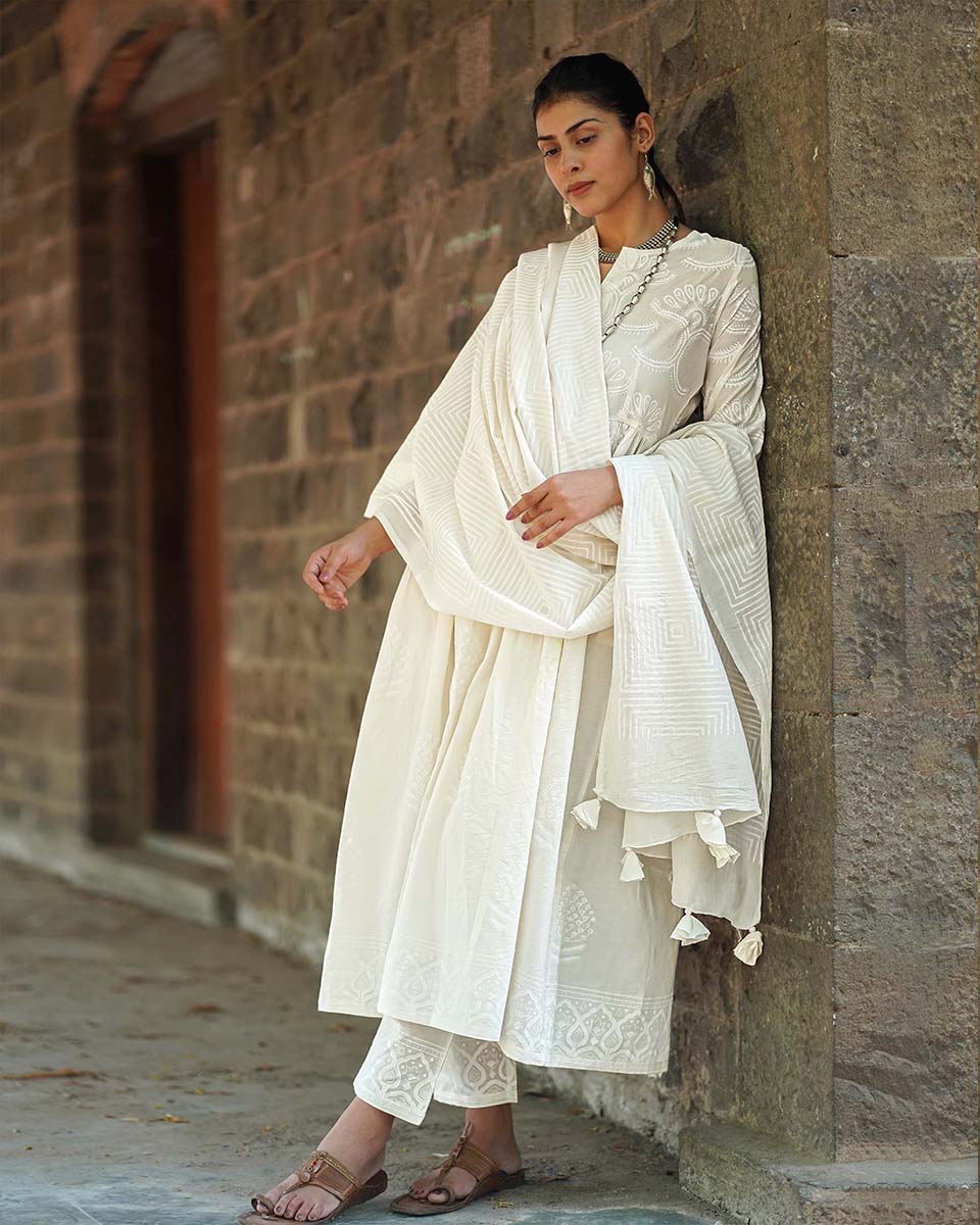 Dupatta Designs | White Dupatta | Summer | Dupatta for women | Chidiyaa