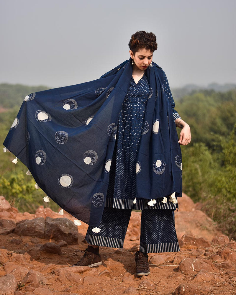 Indigo Flow Moonshine Blockprinted Cotton Dupatta - Awargi