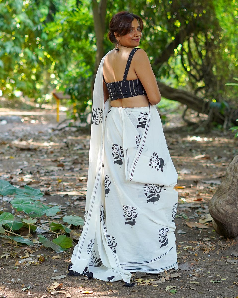 Raat ki chaadar White Hand Block Printed Cotton Saree - UMT