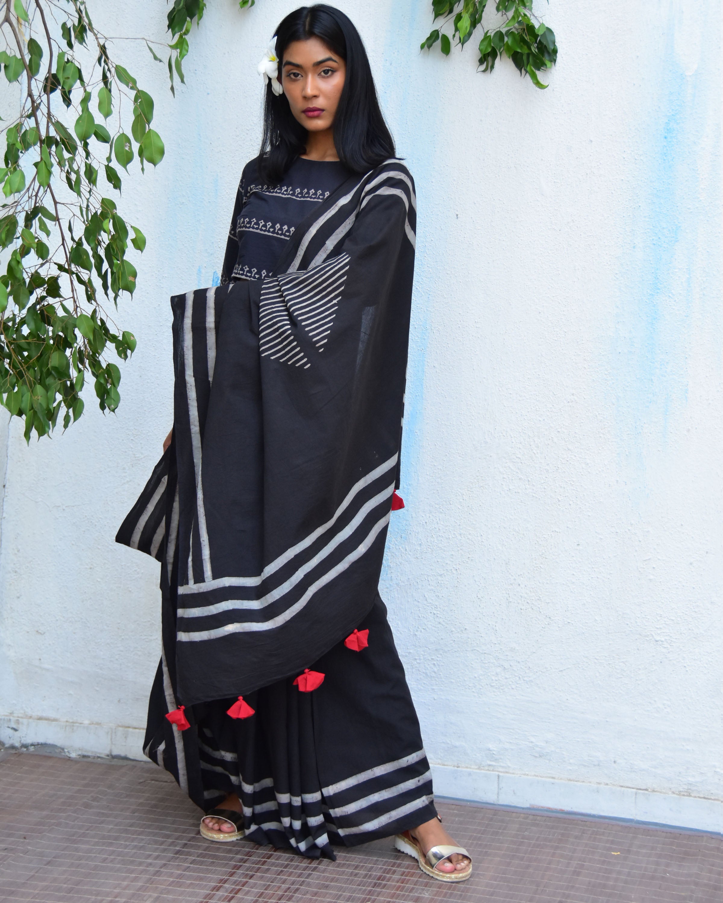 Black Cotton Saree | mul mul cotton saree | Cotton saree online | Black Saree Cotton | Chidiyaa