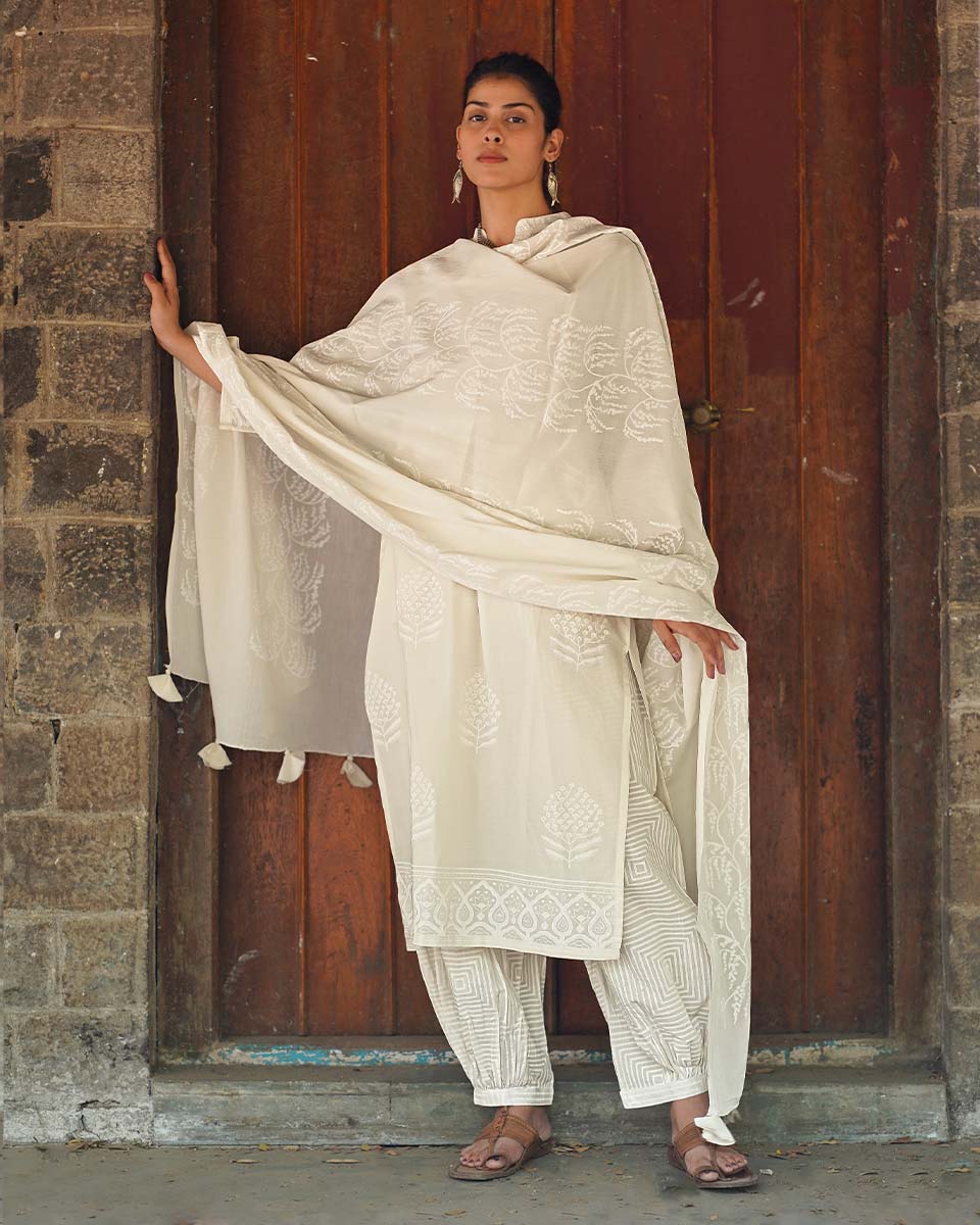 Ashen Lace Ivory Block Printed Dupatta - SFD