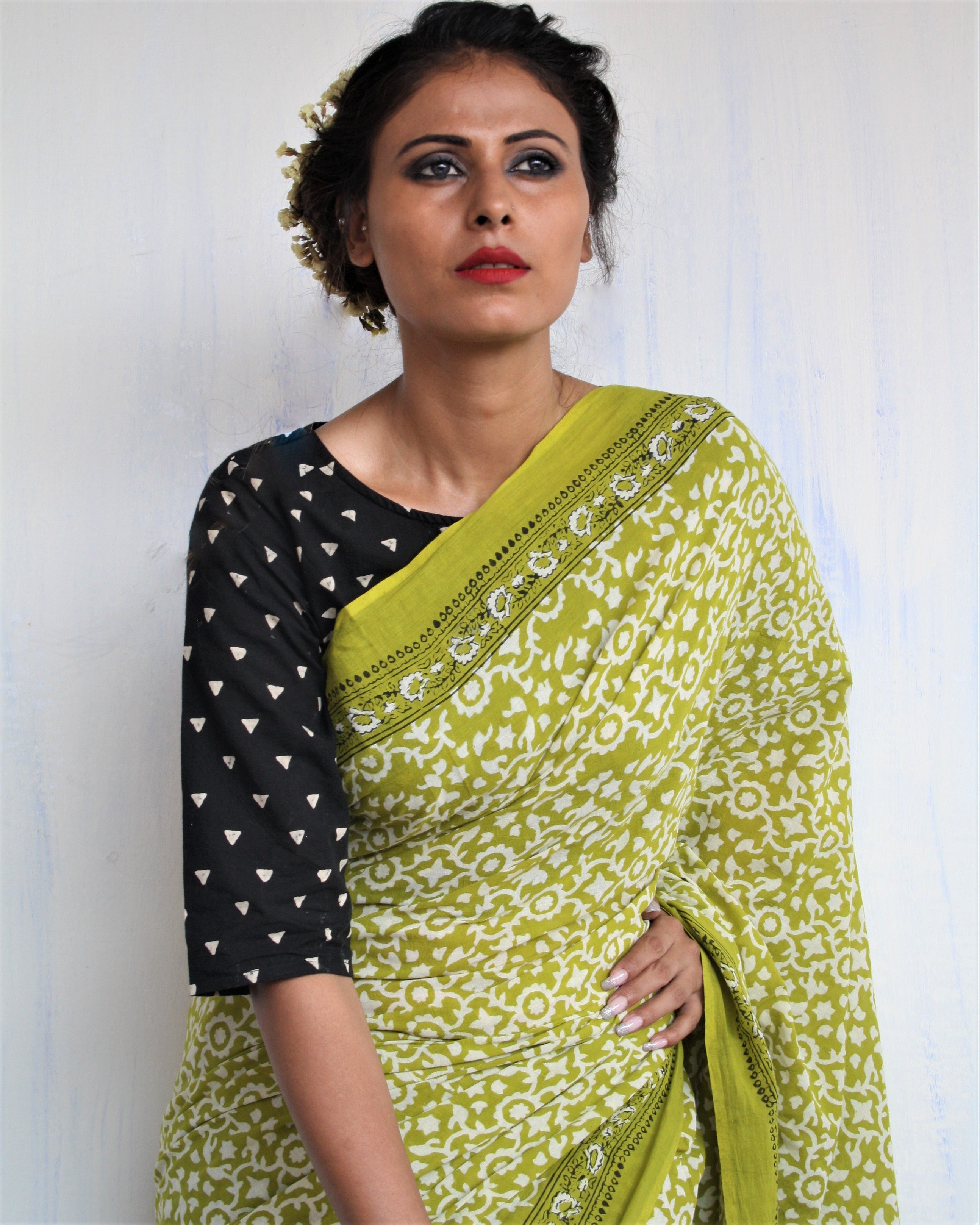 Green & Off White Ethnic Motifs Pure Cotton Saree