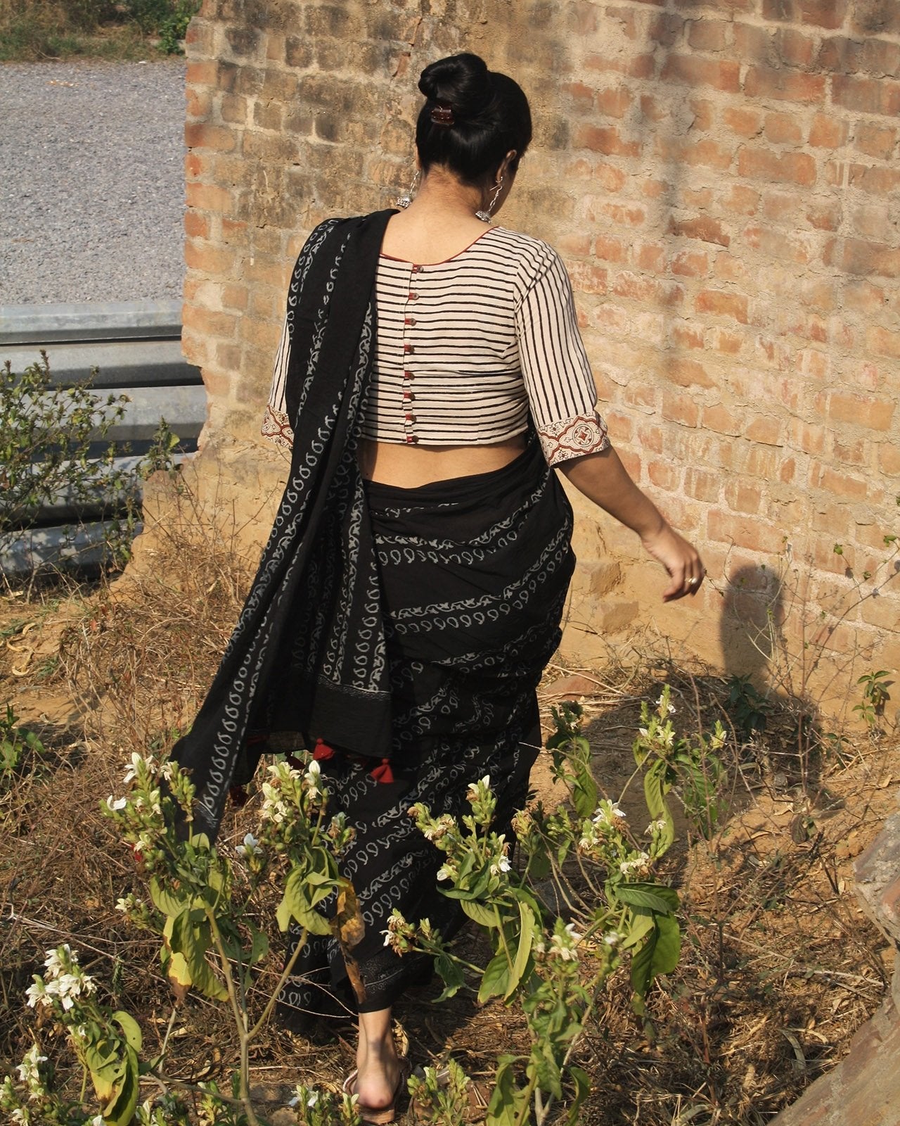 Black Cotton Saree | mul mul cotton saree | Cotton saree online | Black Saree Cotton | Chidiyaa