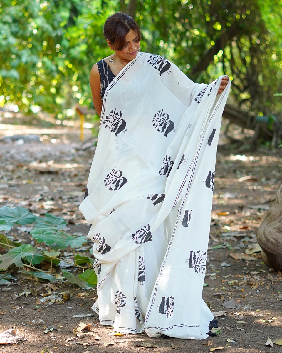 Raat ki chaadar White Hand Block Printed Cotton Saree - UMT
