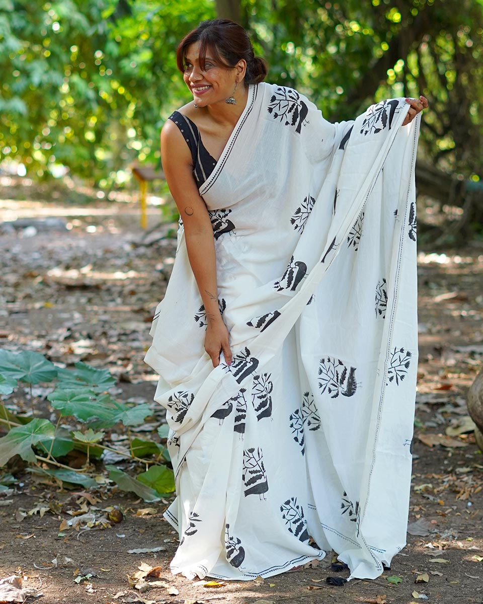 Raat ki chaadar White Hand Block Printed Cotton Saree - UMT