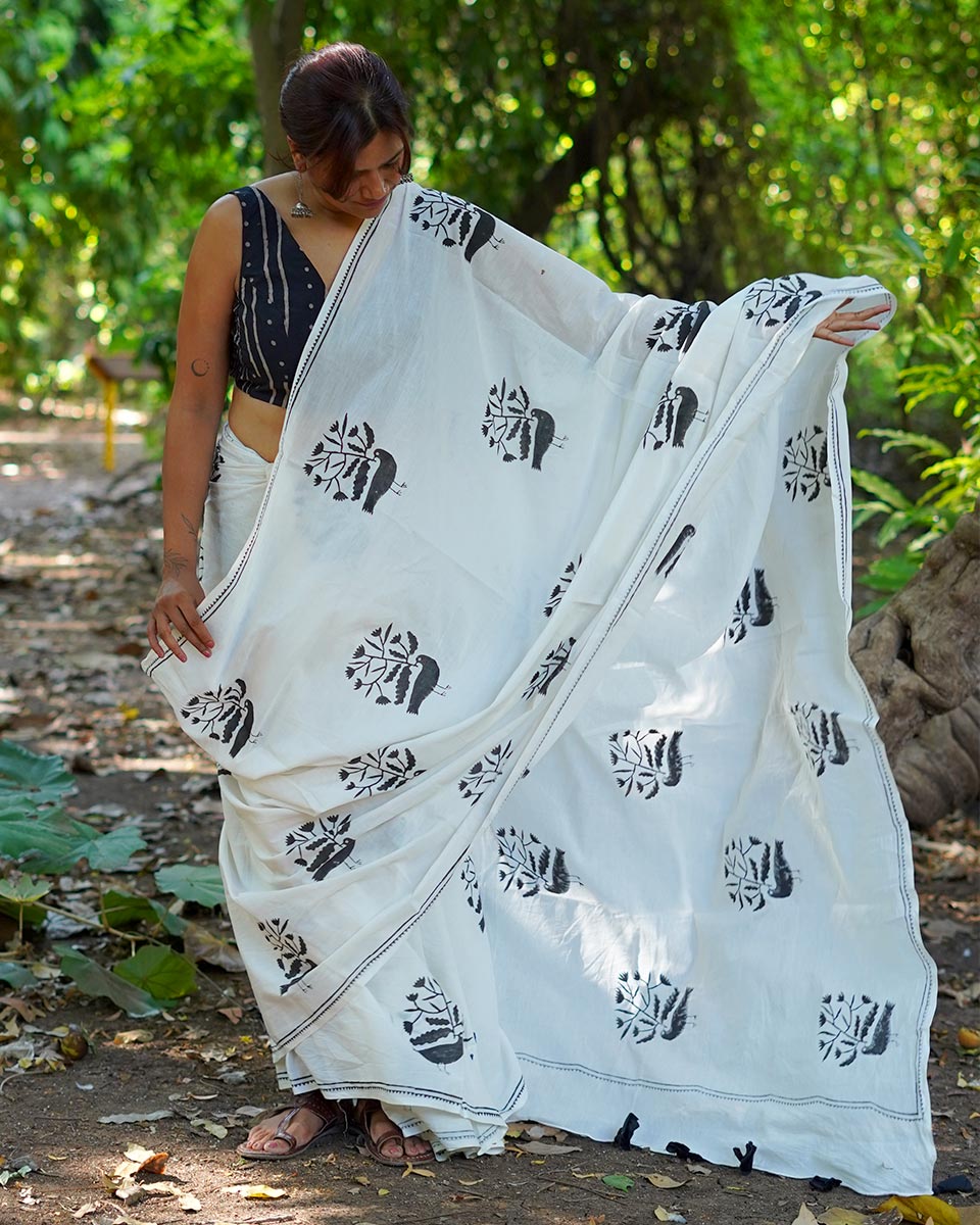 Raat ki chaadar White Hand Block Printed Cotton Saree - UMT