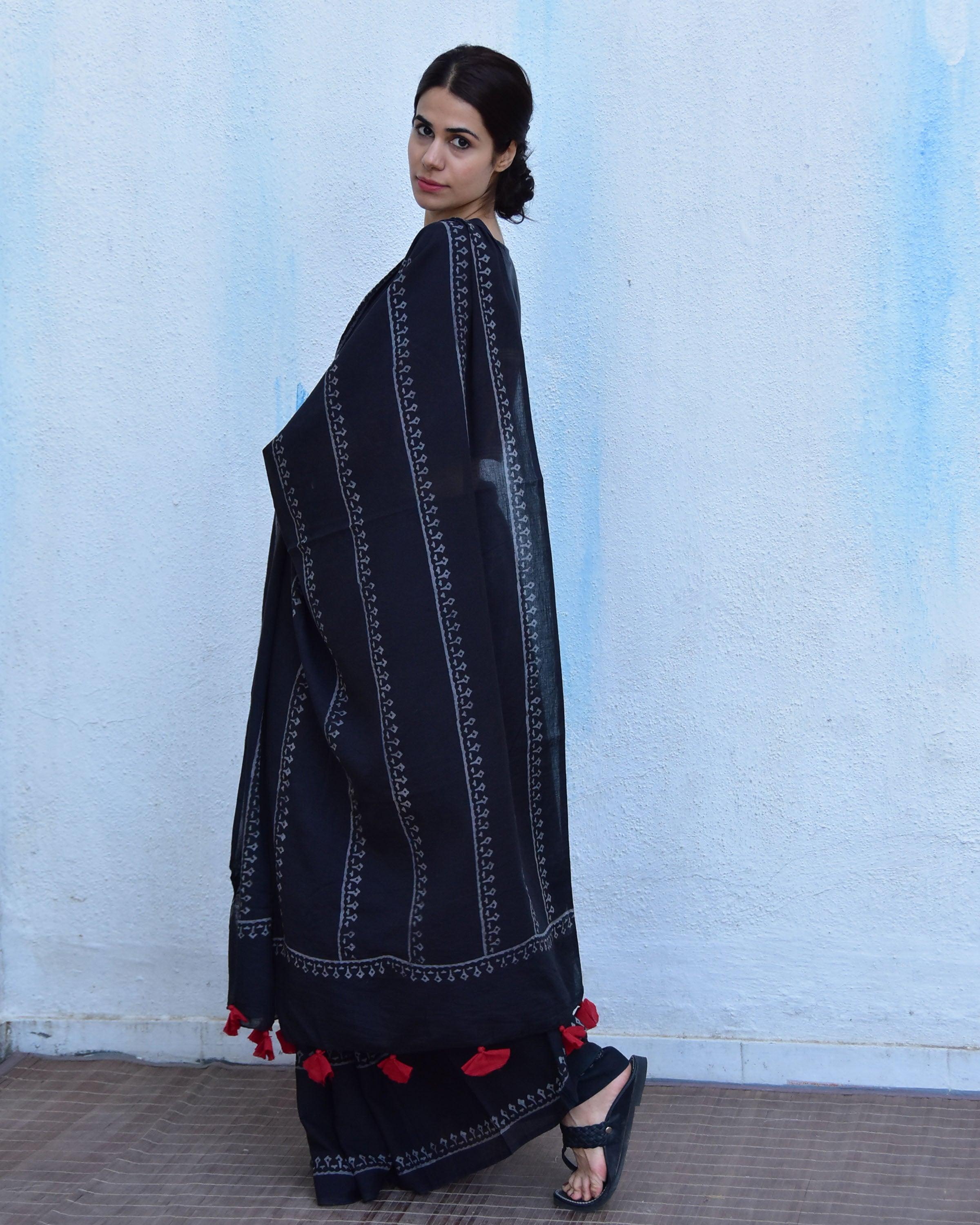 Cotton sarees | black cotton sarees | cotton sarees black | Cotton mul mul saree | Chidiyaa 