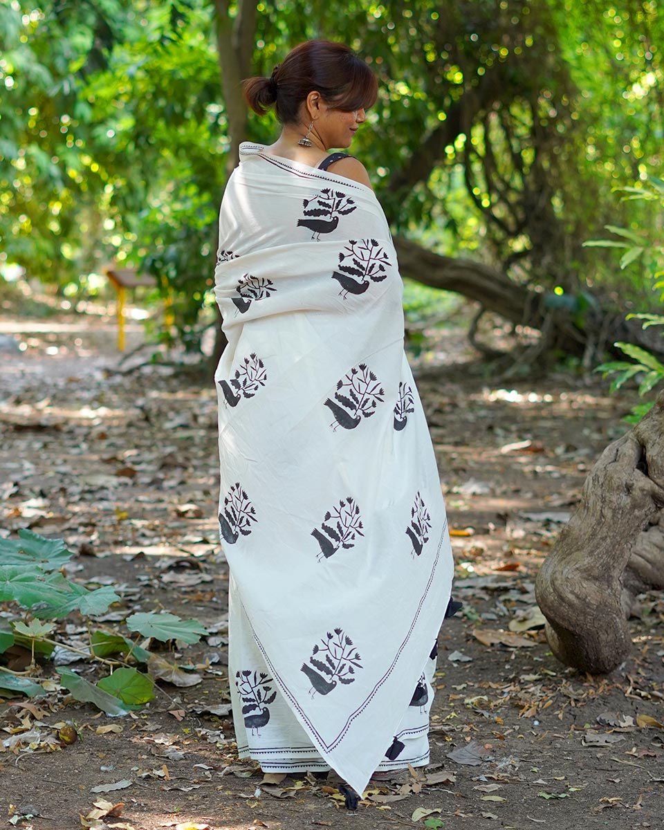 Raat ki chaadar White Hand Block Printed Cotton Saree - UMT