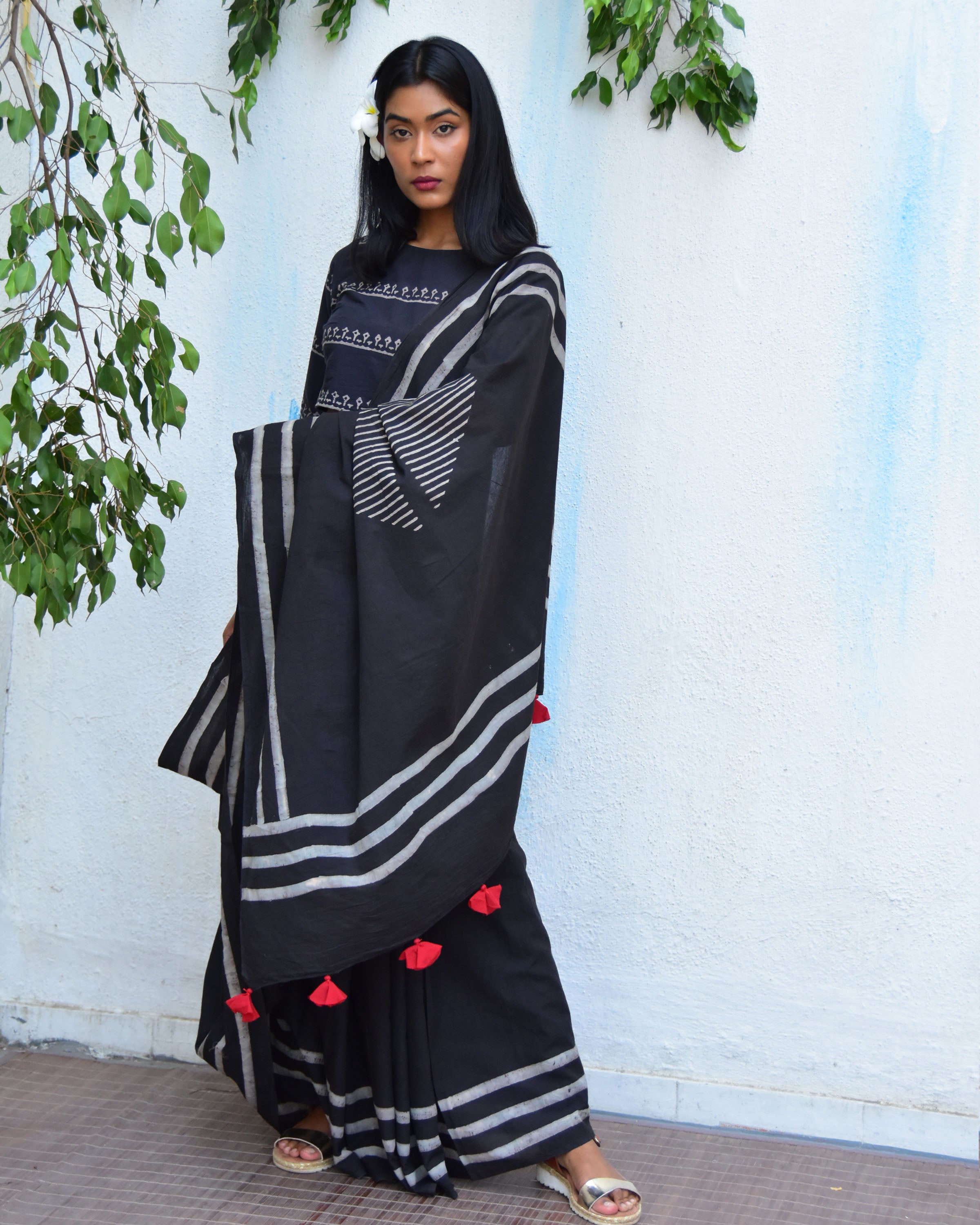 Black Cotton Saree | mul mul cotton saree | Cotton saree online | Black Saree Cotton | Chidiyaa