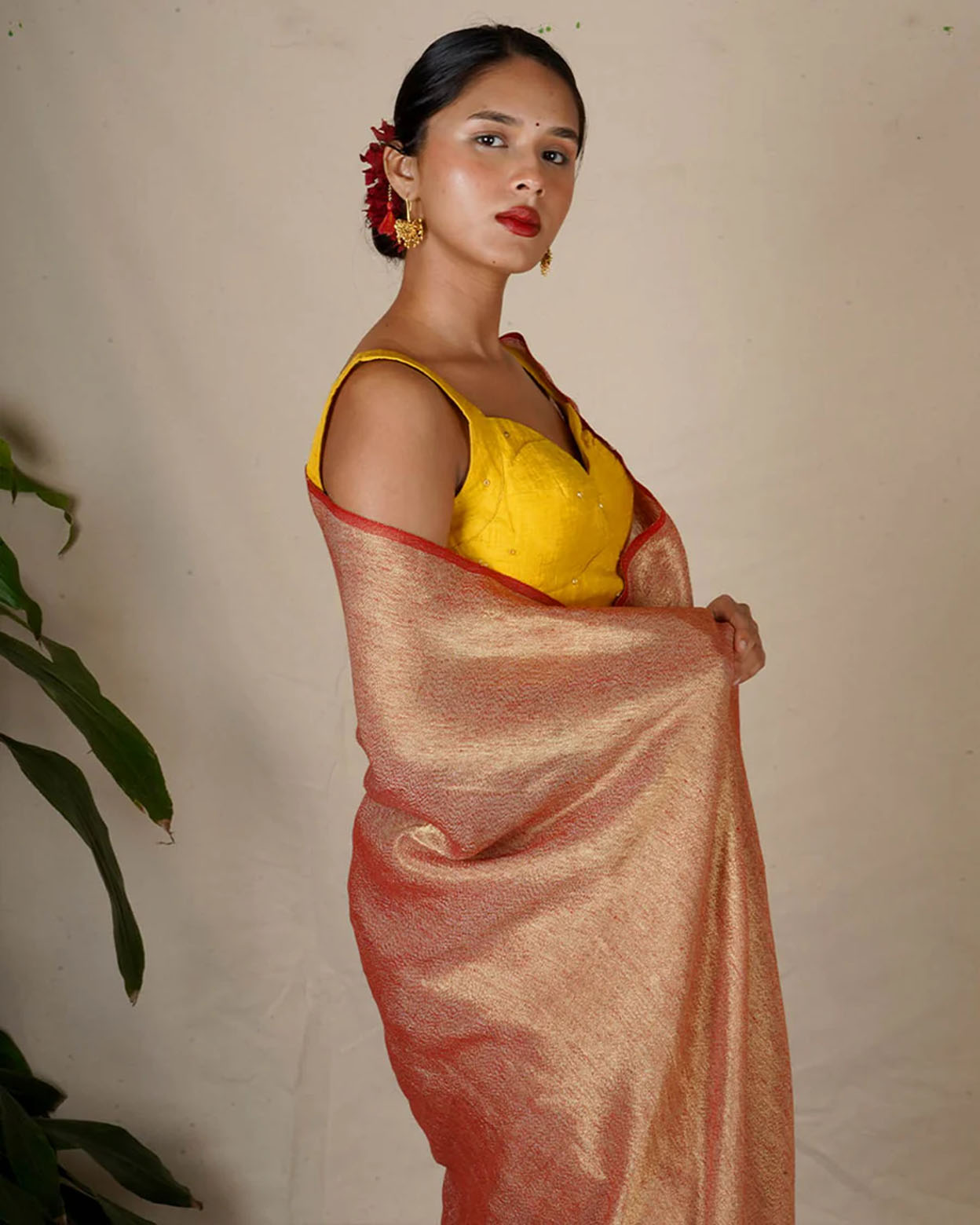 Abhati Red Handwoven Linen Zari Saree - Eknoor