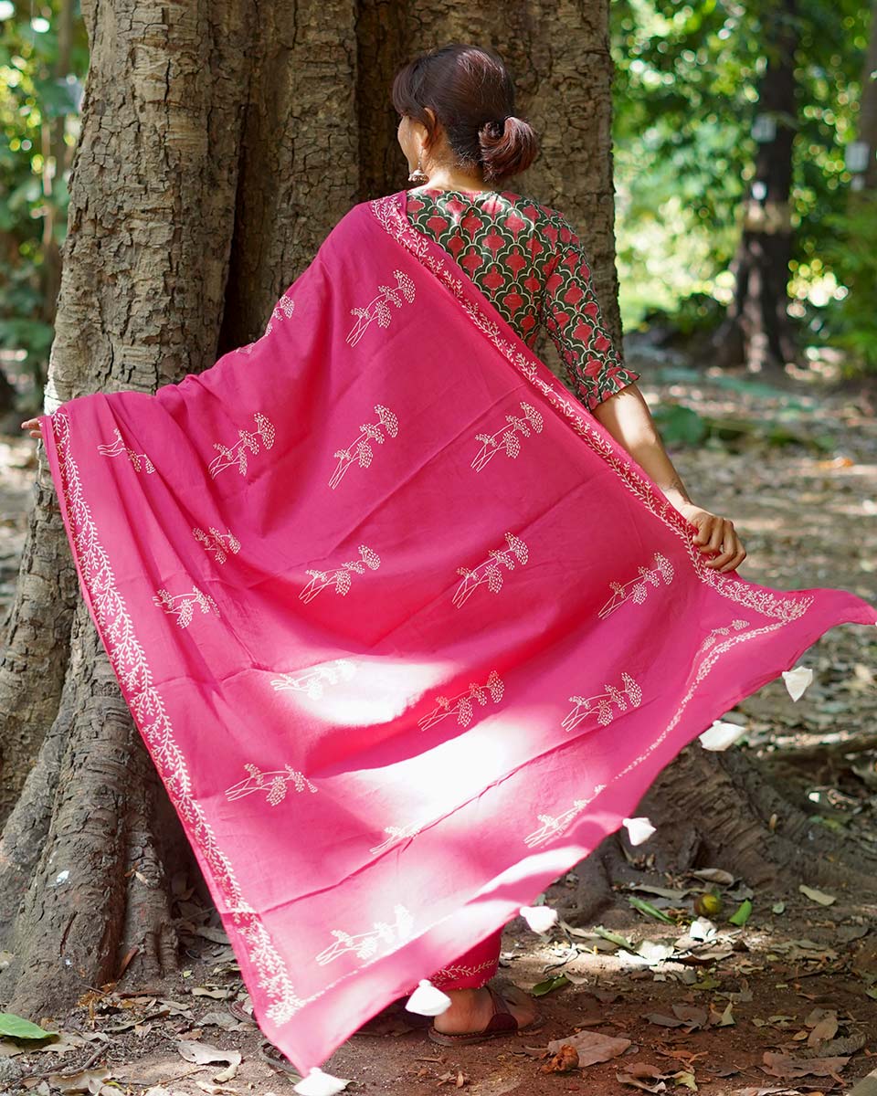 Lying on grass Pink Hand Block Printed Cotton Saree - UMT