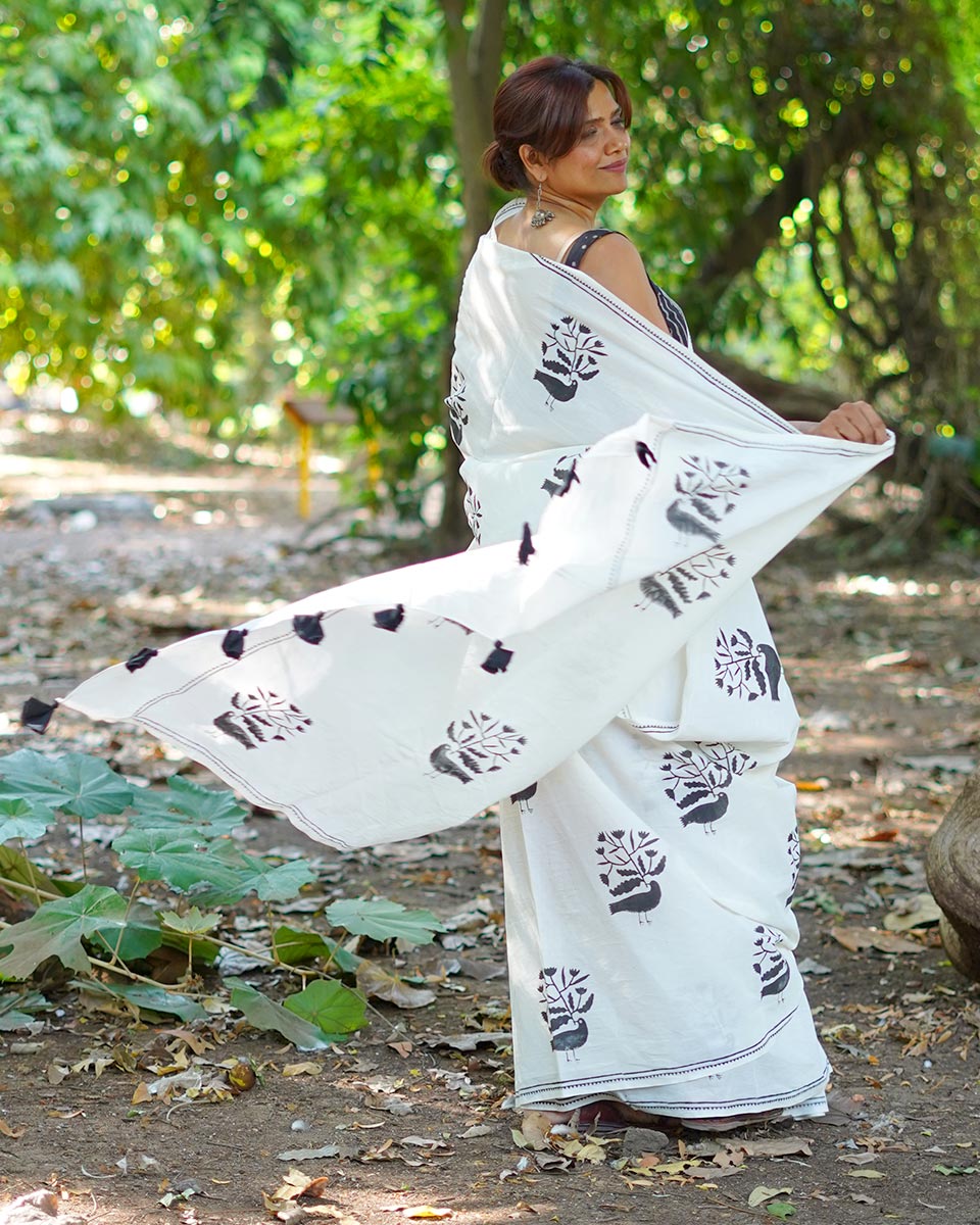 Raat ki chaadar White Hand Block Printed Cotton Saree - UMT