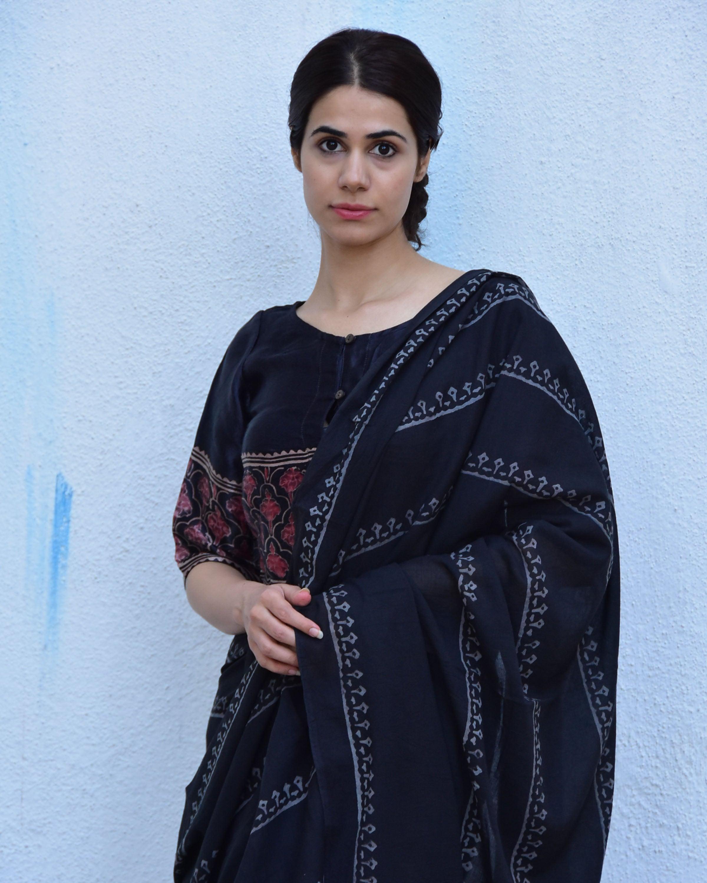 Cotton sarees | black cotton sarees | cotton sarees black | Cotton mul mul saree | Chidiyaa 