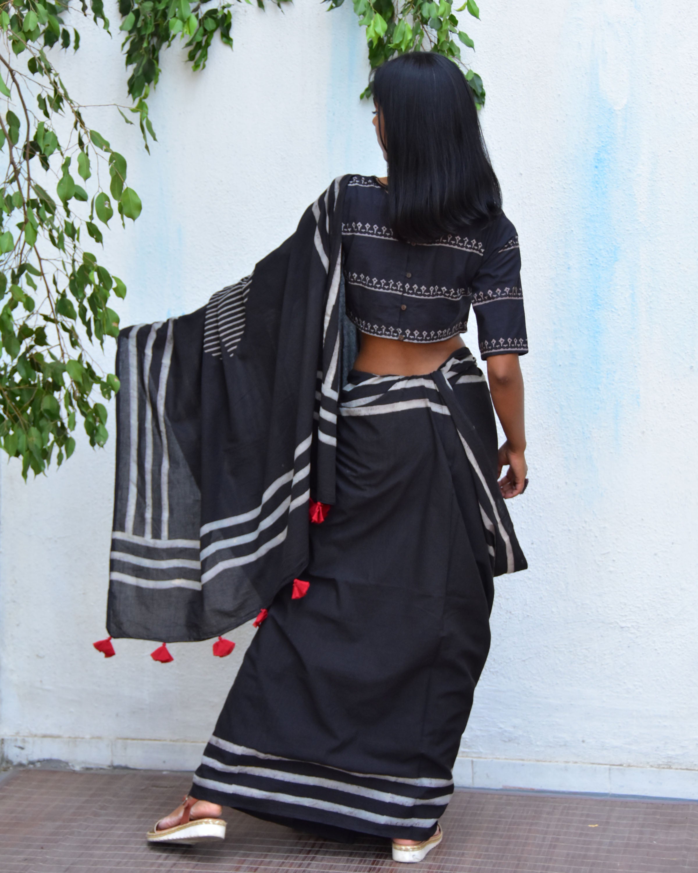 Black Cotton Saree | mul mul cotton saree | Cotton saree online | Black Saree Cotton | Chidiyaa