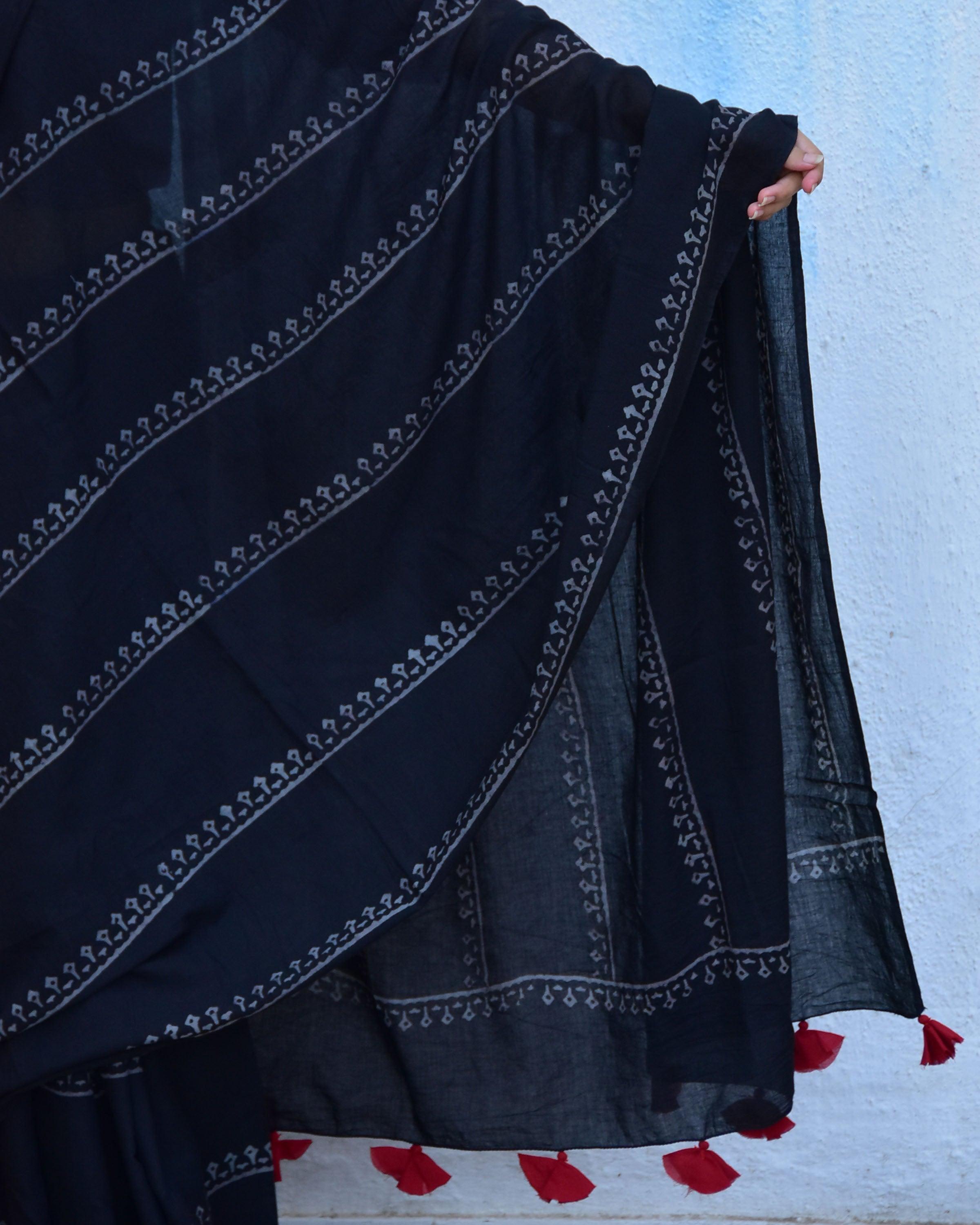 Cotton sarees | black cotton sarees | cotton sarees black | Cotton mul mul saree | Chidiyaa 