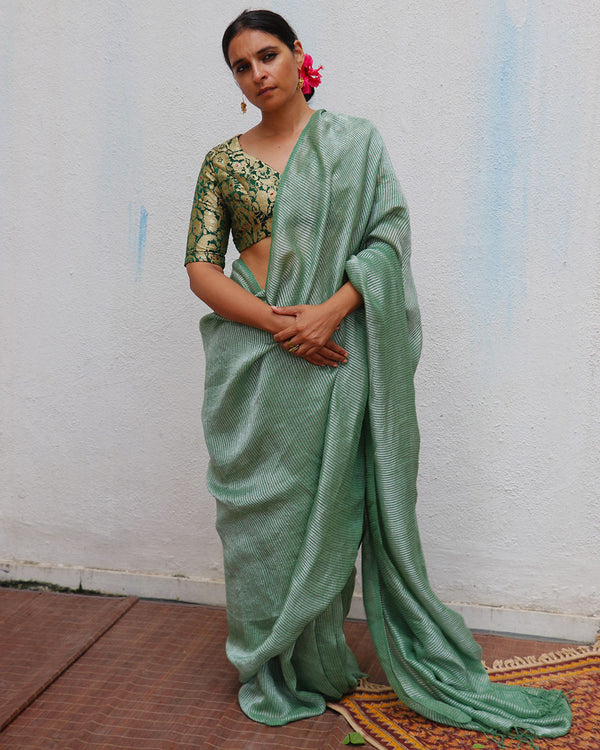 Lush Green Handwoven Linen Zari Saree - TOG