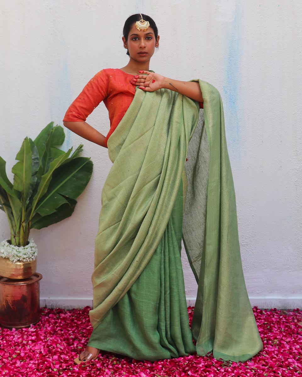 Ishya Green Handwoven Linen Zari Saree - Eknoor