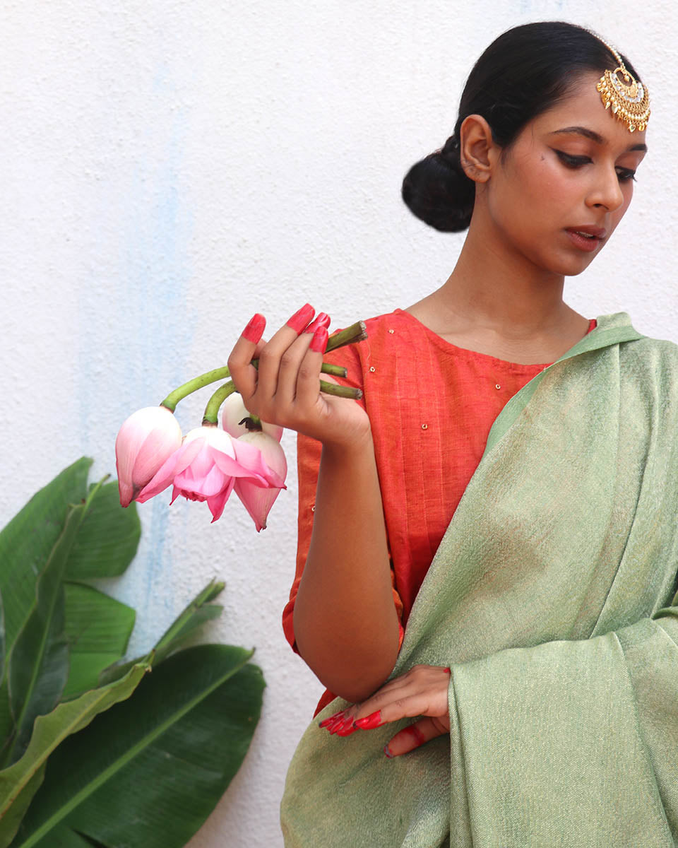 Ishya Handwoven Linen Zari Saree - Eknoor