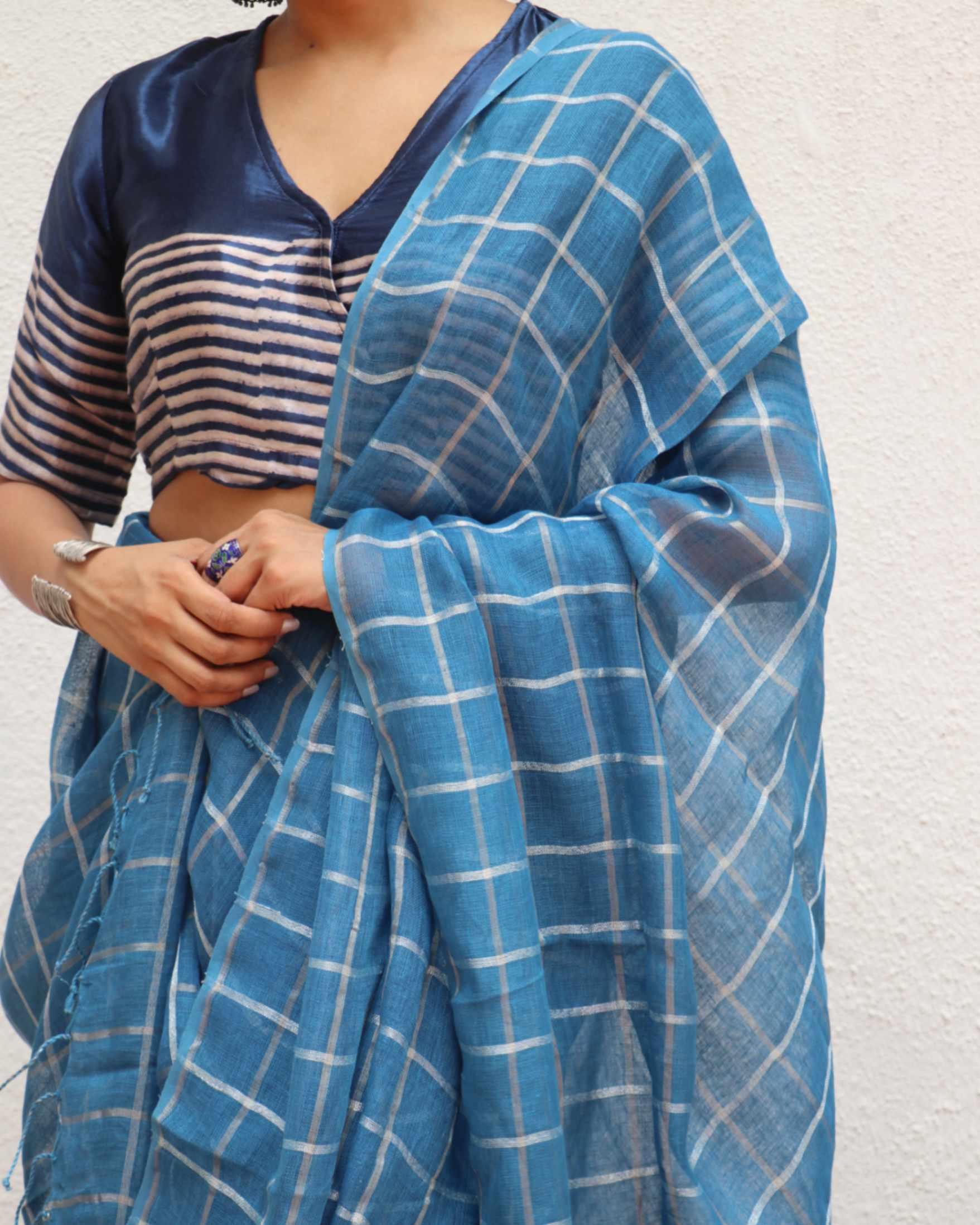 Meen Handwoven Linen Zari Saree - Jheel