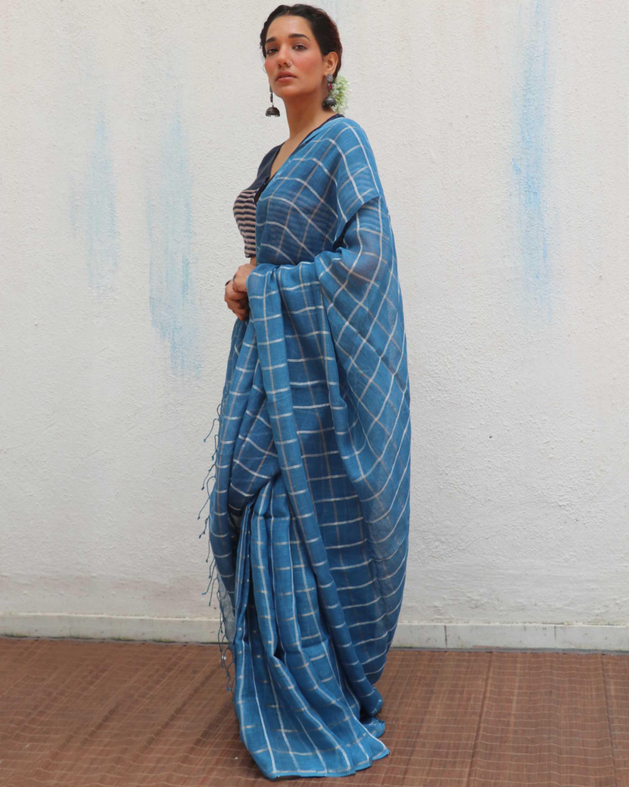 Meen Handwoven Linen Zari Saree - Jheel