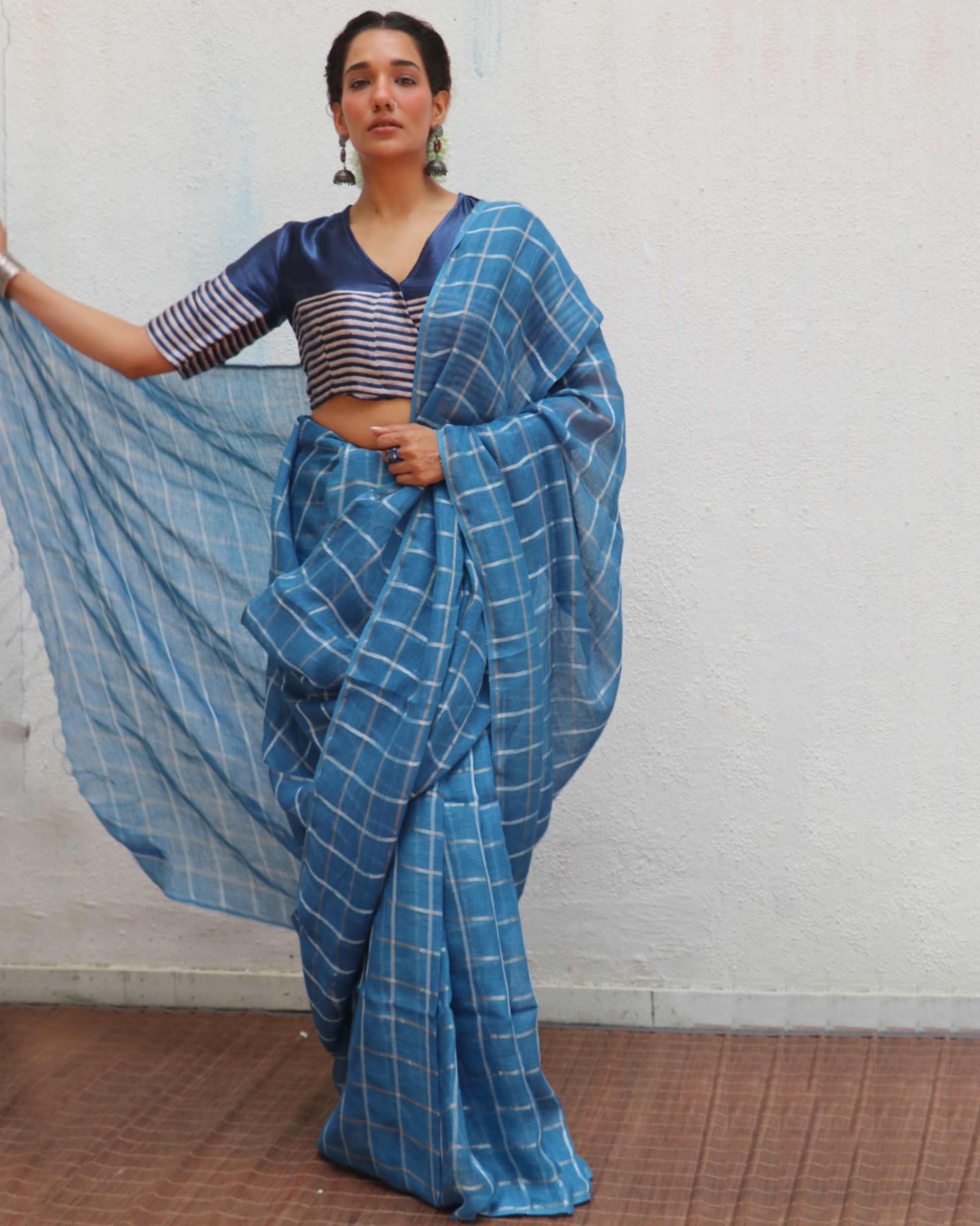 Meen Handwoven Linen Zari Saree - Jheel