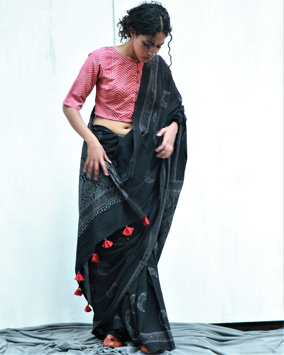 Black Cotton Saree | mul mul cotton saree | Cotton saree online | Black Saree Cotton | Chidiyaa