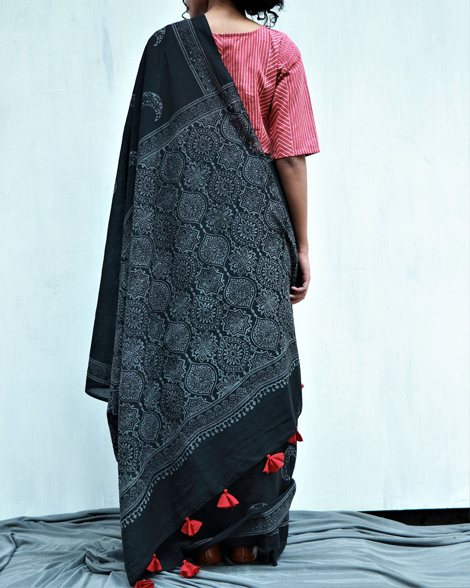 Black Cotton Saree | mul mul cotton saree | Cotton saree online | Black Saree Cotton | Chidiyaa
