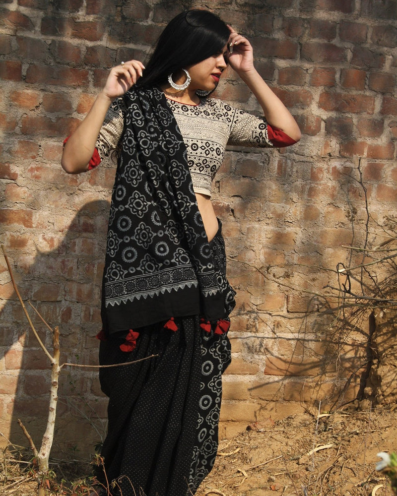 Black Cotton Saree | mul mul cotton saree | Cotton saree online | Black Saree Cotton | Chidiyaa