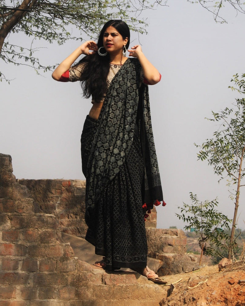 Look Stunning In A Saree Like Priyanka Chopra, Take Style Lessons From The  Desi Girl | HerZindagi
