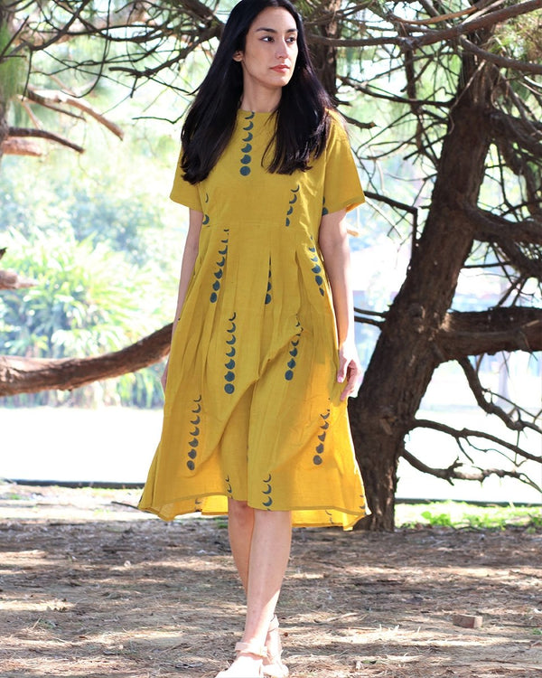Cotton Dress Design 2024: Simple Cotton Dresses & Paper Cotton Dresses for  Ladies Online in Pakistan – DressyZone.com